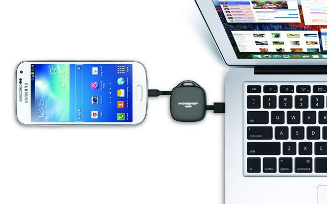 Xoopar Hug Booster with Illuminated Logo charging via a laptop